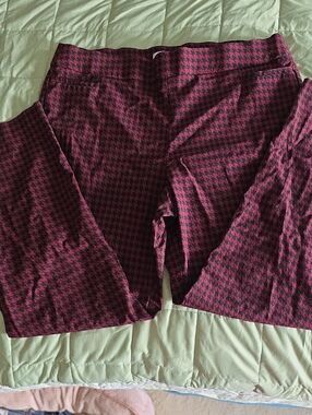 Liz Claiborne Burgundy and Black Houndstooth Straight Pants